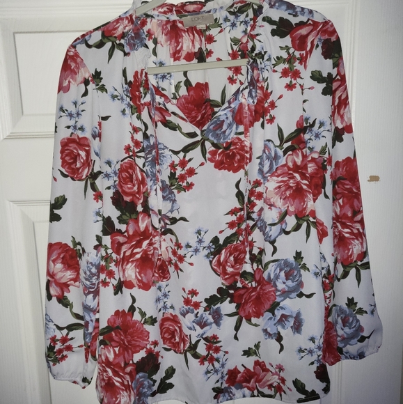 Loft Outlet,Women's Blouse white with flowers, Petite - Picture 5 of 6